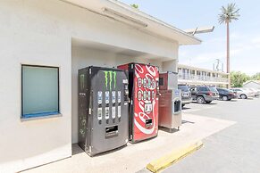 Motel 6 Bakersfield, CA - Central