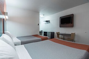 Motel 6 Bakersfield, CA - Central