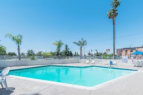 Motel 6 Bakersfield, CA - Central