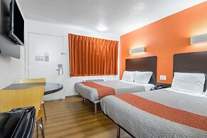 Motel 6 Bakersfield, CA - Central