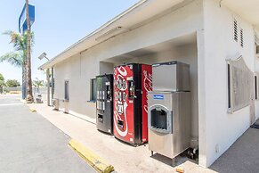 Motel 6 Bakersfield, CA - Central