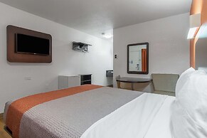 Motel 6 Bakersfield, CA - Central