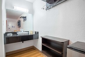 Motel 6 Bakersfield, CA - Central