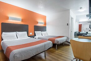 Motel 6 Bakersfield, CA - Central