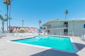 Motel 6 Bakersfield, CA - Central