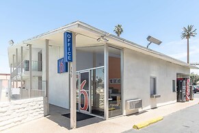Motel 6 Bakersfield, CA - Central