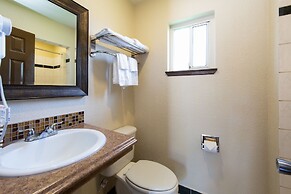 Travelodge by Wyndham Merced Yosemite
