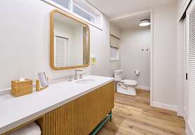 Royal Lahaina Resort & Bungalows