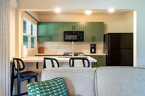 Royal Lahaina Resort & Bungalows
