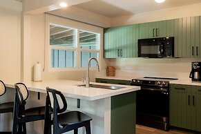 Royal Lahaina Resort & Bungalows