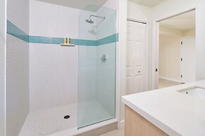 Royal Lahaina Resort & Bungalows