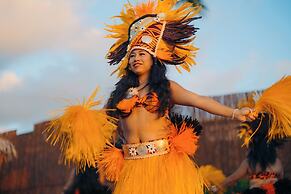 Royal Lahaina Resort & Bungalows