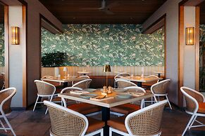 Royal Lahaina Resort & Bungalows