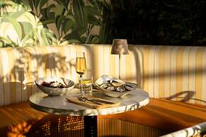 Royal Lahaina Resort & Bungalows