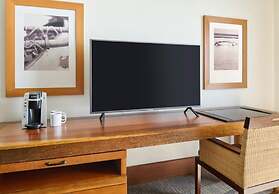 Royal Lahaina Resort & Bungalows