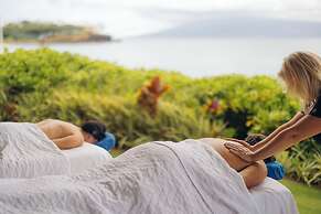 Royal Lahaina Resort & Bungalows