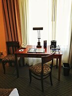 Coast Wenatchee Center Hotel