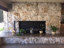 Safari Inn, a Coast Hotel