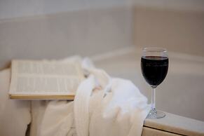 La Tourelle Inn & Spa