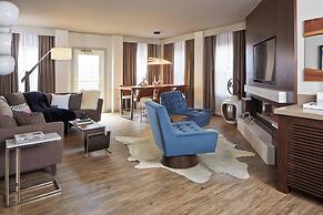 The Del Monte Lodge Renaissance Rochester Hotel & Spa