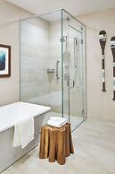 The Del Monte Lodge Renaissance Rochester Hotel & Spa