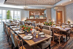 The Del Monte Lodge Renaissance Rochester Hotel & Spa