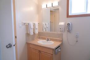 Rocky Mountain Ski Lodge