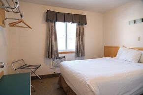 Rocky Mountain Ski Lodge
