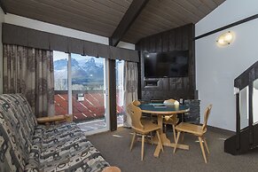 Rocky Mountain Ski Lodge