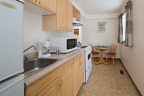 Rocky Mountain Ski Lodge