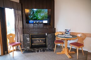 Rocky Mountain Ski Lodge