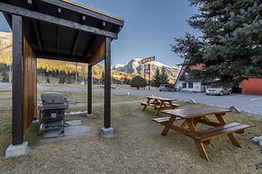 Rocky Mountain Ski Lodge