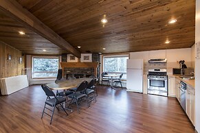 Rocky Mountain Ski Lodge