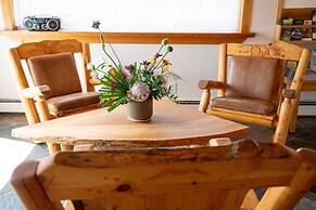 Rocky Mountain Ski Lodge