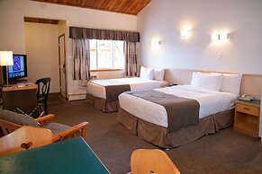 Rocky Mountain Ski Lodge