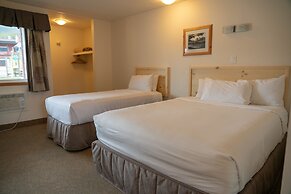 Rocky Mountain Ski Lodge