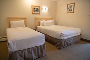 Rocky Mountain Ski Lodge