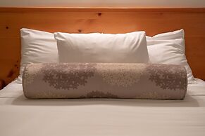 Rocky Mountain Ski Lodge