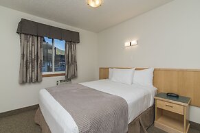 Rocky Mountain Ski Lodge