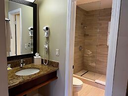 Holiday Inn Express & Suites La Jolla – Windansea Beach by IHG