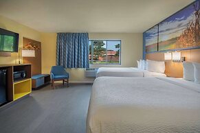 Days Inn & Suites by Wyndham Waterloo