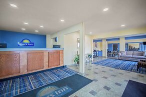 Days Inn & Suites by Wyndham Waterloo