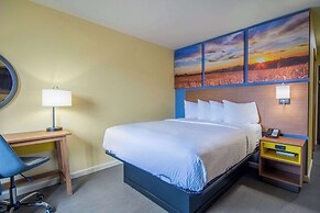 Days Inn & Suites by Wyndham Waterloo