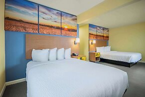 Days Inn & Suites by Wyndham Waterloo