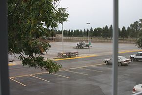 Gladstone Inn & Suites