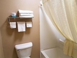 Americas Best Value Inn & Suites Bismarck