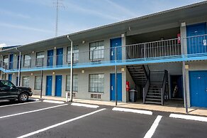 American Inn & Suites Russellville