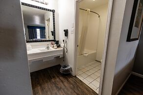 American Inn & Suites Russellville