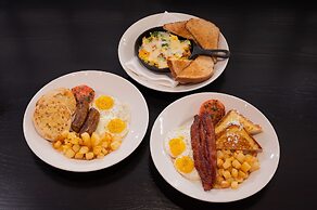 Crowne Plaza Albany - The Desmond Hotel by IHG