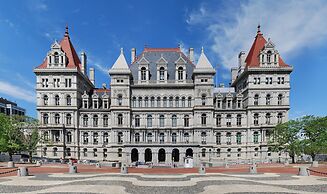 Crowne Plaza Albany - The Desmond Hotel by IHG